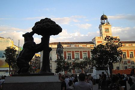 Vista de la Puerta del Sol con su reloj