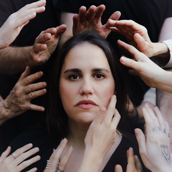 ANDREA JIM&Eacute;NEZ &laquo;CONTRA ANT&Iacute;GONA&raquo;