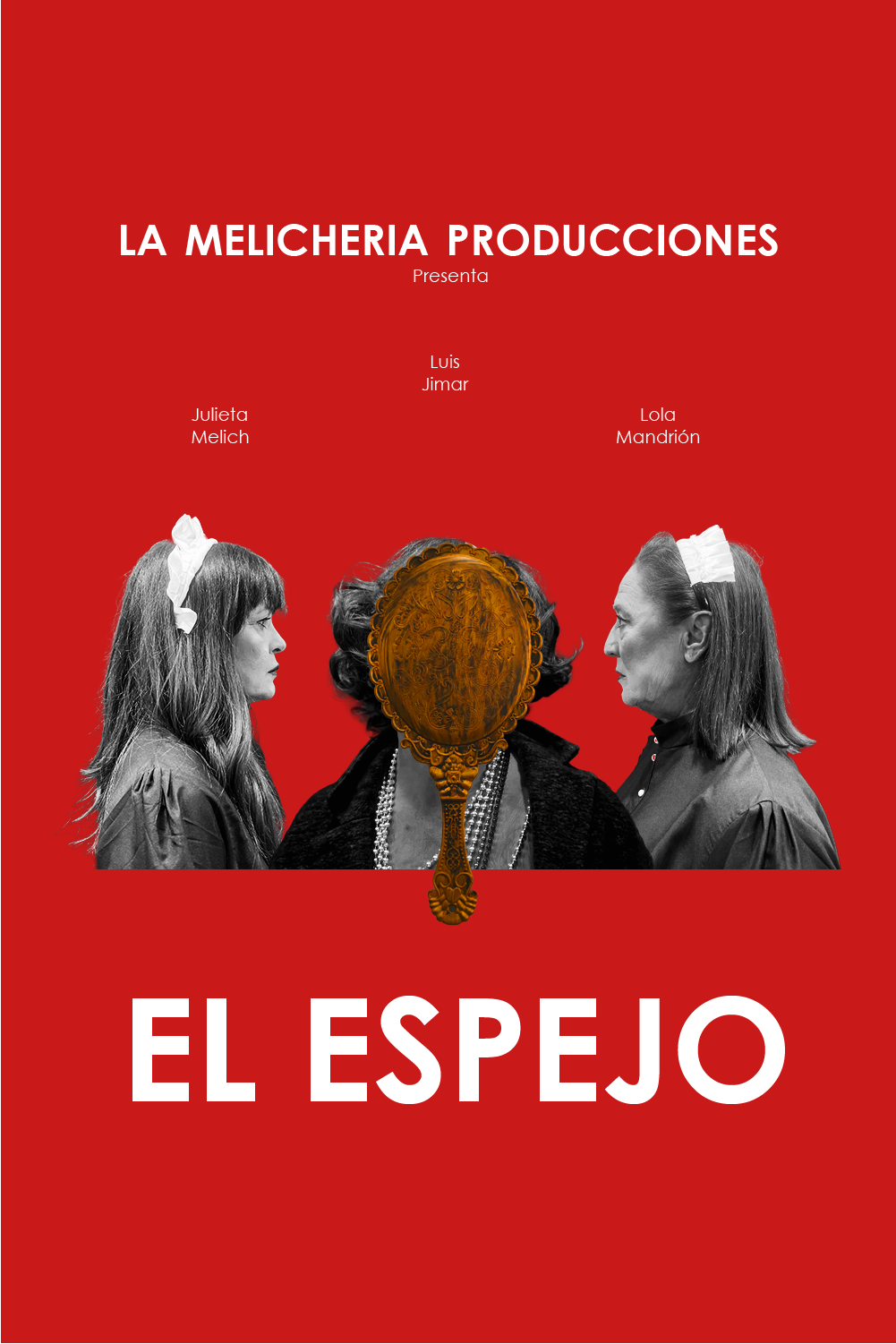 Foto mirandose al espejo