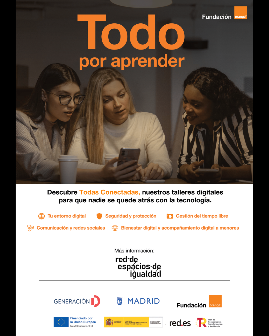 tres mujeres j&oacute;venes consultando en un m&oacute;vil 
